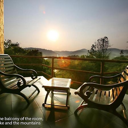 Green Castle Kandy Hotel ภายนอก รูปภาพ