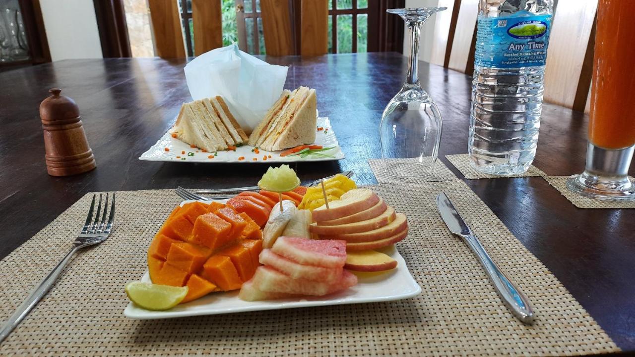 Green Castle Kandy Hotel ภายนอก รูปภาพ