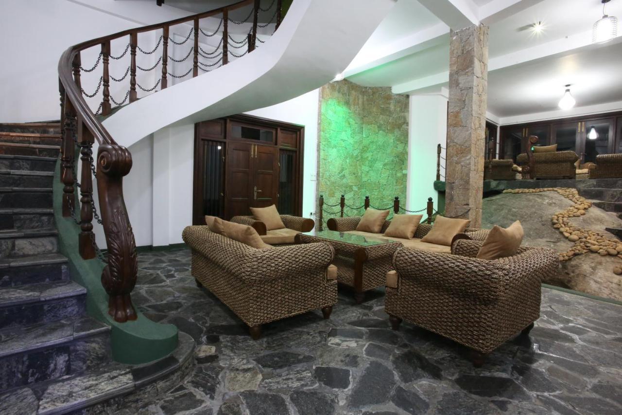 Green Castle Kandy Hotel ภายนอก รูปภาพ